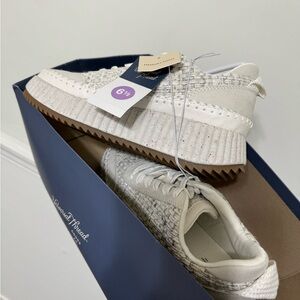 Universal threads tennis shoes size 6.5 nwt